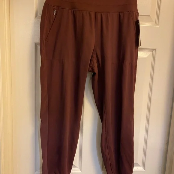 Athleta Rainier mid rise jogger burgundy size Medium - Picture 4 of 12